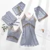 Conjunto de pijama de seda gelada feminino para o verão, camisola sexy de renda com roupão, conjunto de cinco peças, roupa de casa de manga comprida para live do TikTok com bojos