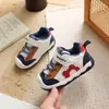 Nuevos Zapatos para Caminar de Bebé para Primavera y Otoño para Niños y Niñas, Tenis de Suela Suave, Zapatos Blancos para Bebé, Zapatos Estilo Forrest Gump para Niños
