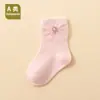 Colección de primavera y otoño para bebés niñas recién nacidas: calcetines rosas adorables estilo princesa con encaje floral y lazo, algodón Clase A