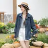 Foto Real de Artículos en Stock: Camisa de Mezclilla Versátil, Suave y Amigable con la Piel, de Corte Holgado, con Diseño Bordado, para Mujer, Primavera/Verano 2025