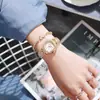 Relógio Novo com Pulseira de Aço para Comércio Exterior para Estudantes Femininas, Pulseira Tipo Bracelete de Joia da Moda e Tendência Estilo Coreano Relógio Elegante com Pulseira de Aço para Mulheres