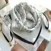 Novo Lenço de Seda com Fivela Magnética 65,65 para Mulheres, Cachecol de Inverno com Pingente Preguiçoso, Estilo Ins, Lenço de Pescoço, Fashionável e Versátil