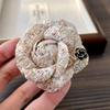 Xiaoxiangfeng - Broche de tela con forma de camelia para mujer, accesorio para ropa, ramillete, elegante broche de flores, para suéter o abrigo.