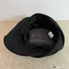 Chapéu de Jovem Jornaleiro Japonês Retrô Literário com Fivela de Metal Aba Curva Chapéu de Pintor Feminino Primavera Outono Plissado Temperamento Chapéu Botão Faz o Rosto Parecer Menor