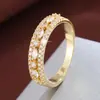 Anillo de gota de agua de lujo ligero transfronterizo con pavé de diamante y circonita cúbica micro-engastada estilo Ins versátil para el día a día anillo para el dedo índice