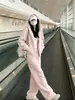 Conjunto de Tres Piezas con Sudadera con Capucha y Chaqueta Rosa Otoñal Nuevo Estilo 2026 Bestseller Popular de Este Año Estilo Coreano Atuendo con Sensación de Alta Gama