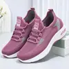 Zapatos de Punto Fly de Comercio Exterior para Mujer Primavera y Verano 2024 Zapatos de Deslizamiento para Madres de Mediana Edad y Mayores Zapatos de Viaje Antideslizantes de Suela Suave Venta Nacional Dropshipping