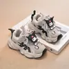 Sapatos Infantis Meninas Primavera 2025 Novo Estilo Tênis Respiráveis para Meninas Crianças Médias e Grandes Leves para Corrida Leves e Modernos