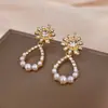 @Procesando Artículo: Pendientes de Girasol Super Brillantes Completamente Incrustados de Diamantes con Forma de Gota de Agua para Mujer, Exquisitos y de Alta Gama, Pendientes de Botón Versátiles
