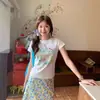 Camiseta de Manga Corta con Estampado Floral Graffiti Pintado a Mano Estilo Coreano para Mujer, Top Corto Versátil de Verano Ajustado a la Figura Moderno