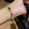 Pulseira Retro Europeia e Americana com Fivela de Flor Oval em Zircônia, Pulseira Fashion e Versátil, Pulseira de Luxo Leve e de Alta Qualidade