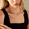 Collar con Colgante de 26 Letras Multicapa Hexagonal Moderno Versátil Collar para Clavícula de Mujer Artículo Caliente de Amazon