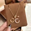Super Collar Dorado Doble C Elegante Estilo Hada para Mujer, Cadena para Clavícula de Diseño de Nicho de Lujo Ligero de Gama Alta, Accesorios Estilo Chanel al por Mayor