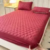 Sábana Bajera Ajustable Impermeable de TPU Acolchada Transfronteriza Hecha a Medida Patrón de Diamantes Amigable con la Piel Cubierta de Cama Acolchada Cepillada Cubierta de Colchón Sábana Bajera Acolchada