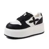 Zapatillas Blancas de Suela Gruesa con Trébol de Cuatro Hojas, Estilo Nuevo de Primavera y Otoño para Mujer, Zapatos Deportivos Casuales Bajos Versátiles que Aumentan la Altura