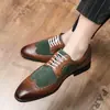 Sapatos Masculinos de Couro Esculpido Estilo Brogue, Estilo Britânico, Versáteis, Sapatos que Aumentam a Altura, Novo Modelo de Outono, Sapatos Masculinos Formais Casuais de Negócios