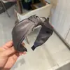 Diadema Nudada de Moda Estilo Coreano Diadema Nudada de Doble Capa de Satén Tela de Color Sólido Pinza para el Cabello de Borde Ancho Venta al por Mayor para Mujeres