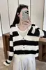 Suéter de malha de manga comprida com blocos de cor, estilo coreano de alta qualidade, imitação de duas peças, para mulheres, suéter casual versátil de outono, top elegante