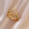 Cadena de Suéter Giratoria de Acero de Titanio que No se Desvanece Collar de Flor de Cinco Pétalos para Mujer Pendientes Anillo Joyería Versátil de Gama Alta para Mujer