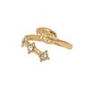 Anillo de acero de titanio con incrustaciones de diamantes, estilo europeo y americano, con un temperamento fresco y pequeño, simple y combinable, chapado en oro de 18 quilates para mujer.