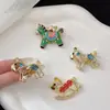 Broche de Caballo Moneda Roja para Mujer, Año del Zodiaco, Diseño Nuevo, Exquisito Pin Accesorio