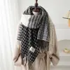 Bufanda cálida de cachemira a cuadros estilo coreano 2024, unisex, de otoño e invierno, con borlas que combinan con todo.