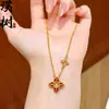 Loja de Ouro Mesmo Estilo Banhado a Ouro Gelo Triturado Trevo de Quatro Folhas Cabacinha Colar para Mulheres, Versátil e Elegante, Borboleta em Forma de Coração Corrente de Clavícula Joia