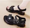 Sandalias Deportivas para Mujer 2026 Verano Nuevos Populares Zapatos de Plataforma Suela Gruesa Planos Elegantes Estudiante Celebridad de Internet Zapatos de Playa