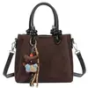 Colección Otoño 2026: Nuevo Bolso de Mano, Bolso de Hombro y Bolso Cruzado de Gamuza con Encanto Sencillo, Diseño de Rábano, Moderno, Lujoso y Lindo Estilo de Dibujos Animados