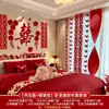 Set de decoración para habitación de boda, incluyendo artículos para el dormitorio de los novios, decoraciones para la pared del cabecero y arreglos florales para crear una atmósfera romántica en la habitación del hotel.
