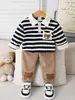 Conjunto de polo listrada e tema de urso para meninos, primavera e outono, calça de veludo cotelê infantil, conjunto de duas peças, roupa casual para bebê
