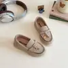 Zapatos de Cuero Versátiles Estilo Retro Casual con Borlas para Niñas Verano 2025 Nuevos Zapatos de Suela Suave Mocasines sin Cordones para Niños