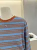 Otoño 2026 Nuevo Estilo Retro Perezoso Bloque de Color Rayas Cuello Redondo Manga Larga Camiseta Mujer Hombro Caído Prenda Base Superior
