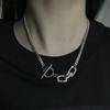 Collar de aleación neutra de estilo oscuro INS, sin género, para hombre y mujer, con elementos de empalme, cadena corta de clavícula para mujer.