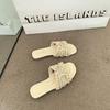 Estilo Pequena Fragrância de Fada Chinelos Deslumbrantes para Mulheres Verão Roupa Externa 2025 Nova Moda Chinelos de Solado Plano com Pérolas Mais Fáceis de Combinar Sandálias