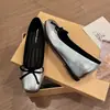 Sapatos femininos de bico quadrado, com aumento de altura, laço, estilo francês, novos sapatos rasos slip-on outono 2026, slip-ons da moda