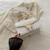 Bolsa Pequena Bordada Fashion 2024 Início do Outono Nova Estilo Coreano Elegante Simples Bolsa de Ombro com Corrente Estilo Ocidental Bolsa Transversal Feminina