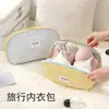 Bolsa de almacenamiento de ropa interior y calcetines de viaje portátil tres en uno, una herramienta especial para guardar la ropa personal mientras viajas