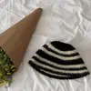 Gorro de Pescador de Felpa Tejido a Rayas para Mujer, Otoño e Invierno, Adelgazante de Rostro, Versátil, Cálido, Nuevo Modelo 2025, Sombrero de Cubo para Circunferencia de Cabeza Grande