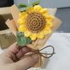 Girasol terminado tejido a mano, flor falsa, simulación, decoración floral, flor de girasol, regalo para el Día de San Valentín y el Día del Maestro.