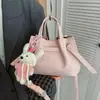 Bolso tipo cubo de color caramelo con estampado de lichi coreano para mujer, nuevo bolso tote versátil de verano 2026, bolso de hombro y cruzado para ir al trabajo