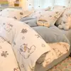 Juego de Cuatro Piezas de Leche Gruesa Clase A Estilo Sábana Ajustable Estampado Floral Pequeño Invierno Coral Fleece Franela Funda Nórdica Sábana Juego de Tres Piezas
