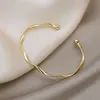 Mobius Ins Design de Nicho Processo de Galvanoplastia Embalado Individualmente Abertura Ondulada Pulseira Simples e Versátil