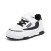 Sapatos Infantis 2026 Novos Tênis Esportivos Casuais para Meninos Sapatos de Lona com Superfície de Couro e Solado Macio para Meninas Calçados Infantis Resistentes ao Desgaste Sapatinhos Brancos