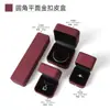 Oferta especial en cajas de joyería de cuero PU en stock: cajas de embalaje para anillos, pendientes, colgantes, collares, pulseras y brazaletes