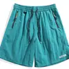 Shorts esportivos masculinos de seda gelada estilo americano para atividades ao ar livre, calça masculina fina e solta de tamanho grande para o verão, shorts à prova d'água casuais no joelho