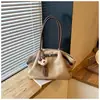 Moda Otoño/Invierno 2026 Bolso de Mano Retro Nuevo Bolso Tote de Hombro Único Plegado de Nicho Coreano para Mujer Bolso con Sensación de Alta Gama