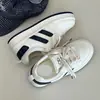 Tenis Blancos de Suela Gruesa para Mujer, Nuevo Modelo 2026, Primavera y Otoño, Adecuados para Combinar con Faldas, Zapatos Deportivos Casuales de Entrenamiento Alemanes, Tenis Versátiles Populares