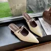 Sandálias de dedo Baotou com salto plataforma bico fino saia sandálias para menina sapatos únicos aumento de altura oculto novo metal francês 2025