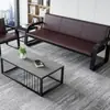 Sofá de oficina, diseño simple y moderno, estructura de hierro forjado, sofá pequeño adecuado para oficinas de negocios, áreas de recepción y salas de reuniones, con configuración de tres plazas y una mesa de centro central.